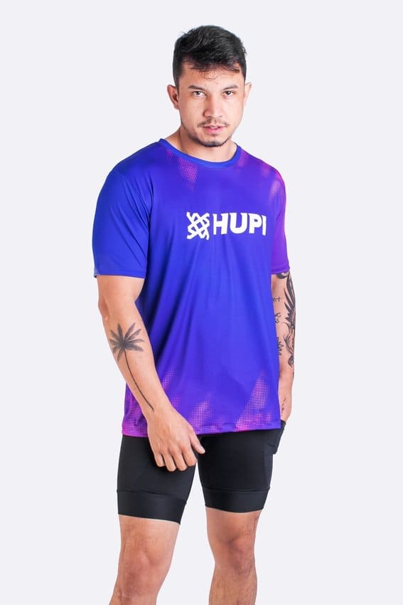 Descubra a Bermuda HUPI RUN de Compressão Longa Masculina: o parceiro ideal para corredores que buscam máximo desempenho e conforto. Fabricada com materiais de qualidade e tecnologia TRUELIFE, esta bermuda oferece proteção, suporte muscular e durabilidade, tornando-se essencial para sua jornada de corrida.