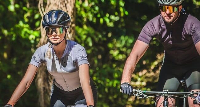 Proteção e Estilo: Escolhendo os Melhores Óculos de Sol para Ciclistas